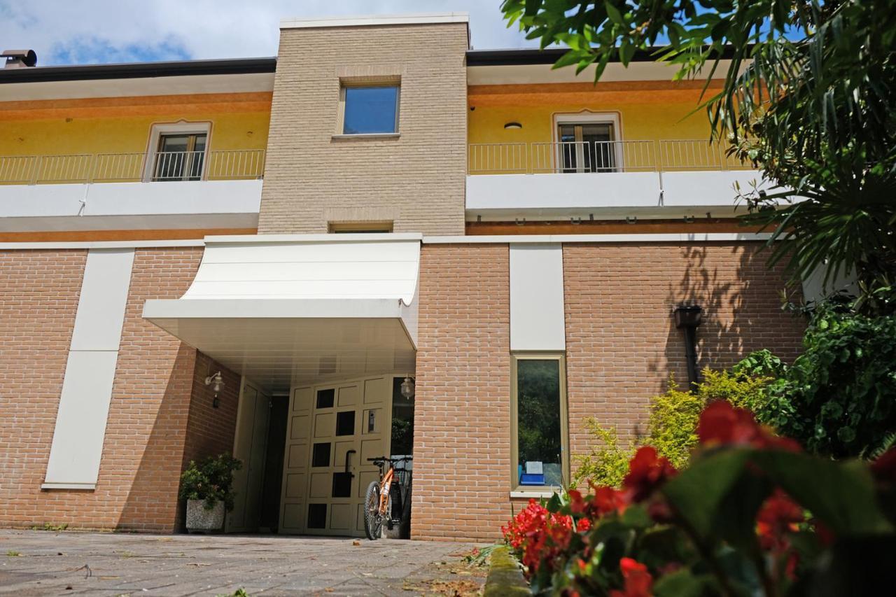Appartamenti Alle 5 Torri Mezzolombardo Esterno foto
